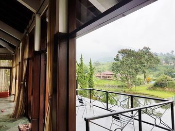 Sewa Villa di Puncak Sebelum Kota Bunga Hanjawar View Danau