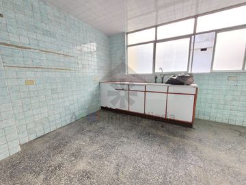 ALQUILER DE EDIFICIO EN ESQUINA Y EN EL CENTRO DE CHICLAYO