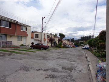 Vendo casa 172 M2 de construcción, urbanización privada, sector La Merced