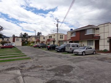 Vendo casa 172 M2 de construcción, urbanización privada, sector La Merced