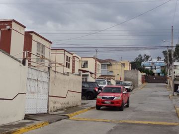 Vendo casa 172 M2 de construcción, urbanización privada, sector La Merced