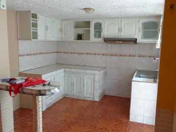 Vendo casa 172 M2 de construcción, urbanización privada, sector La Merced