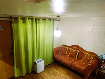 CASA DE 3 PISOS CON 4D+2B+1E EN BARRIO RESIDENCIAL.