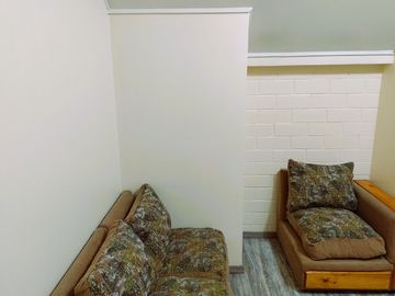 CASA DE 3 PISOS CON 4D+2B+1E EN BARRIO RESIDENCIAL.