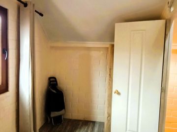 CASA DE 3 PISOS CON 4D+2B+1E EN BARRIO RESIDENCIAL.