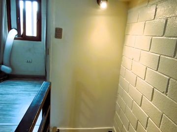 CASA DE 3 PISOS CON 4D+2B+1E EN BARRIO RESIDENCIAL.