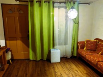 CASA DE 3 PISOS CON 4D+2B+1E EN BARRIO RESIDENCIAL.