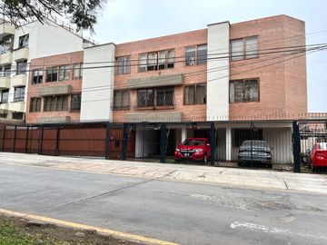 DEPARTAMENTO AMOBLADO CERCA INEN Y OVALO HIGUERETA, SURCO COMO NUEVO FRENTE A PARQUE X $850