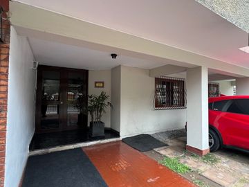 DEPARTAMENTO AMOBLADO CERCA INEN Y OVALO HIGUERETA, SURCO COMO NUEVO FRENTE A PARQUE X $850
