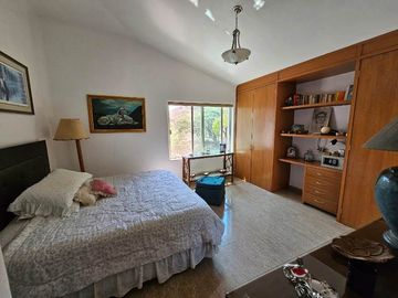 Las Cañadas Amplia Casa en Venta con Hermosa Variedad de Plantas