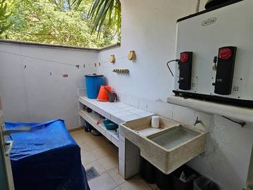 Las Cañadas Amplia Casa en Venta con Hermosa Variedad de Plantas