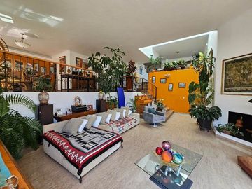 Las Cañadas Amplia Casa en Venta con Hermosa Variedad de Plantas