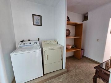 Las Cañadas Amplia Casa en Venta con Hermosa Variedad de Plantas