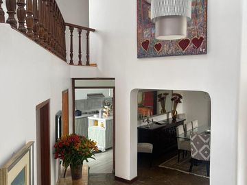 Linda casa,  iluminada y con buena distribución en condominio de 5 casas  🏠💙