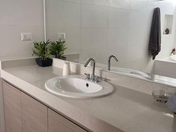 Linda casa,  iluminada y con buena distribución en condominio de 5 casas  🏠💙