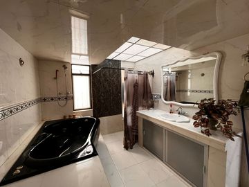 VENTA DE CASA ACATITA DE BAJAN