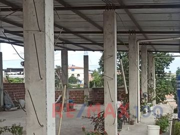 Casa en venta con 3 departamentos Pasaje