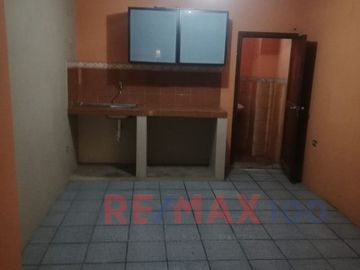 Casa en venta con 3 departamentos Pasaje