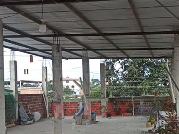 Casa en venta con 3 departamentos Pasaje