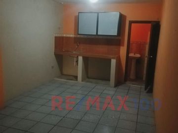 Casa en venta con 3 departamentos Pasaje