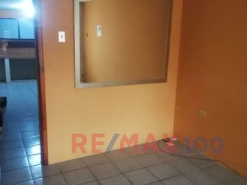Casa en venta con 3 departamentos Pasaje