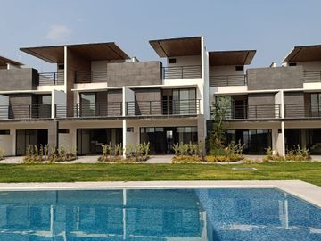 CASA EN VENTA CON ALBERCA EN XOCHITEPEC, MORELOS