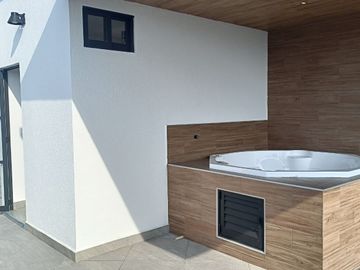 CASA EN VENTA CON ALBERCA EN XOCHITEPEC, MORELOS