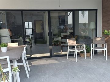 CASA EN VENTA CON ALBERCA EN XOCHITEPEC, MORELOS