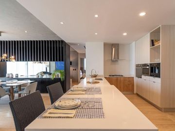 Departamento con cuarto de lavado y amenidades en residencial con campo de golf en Yucatan Country Club.