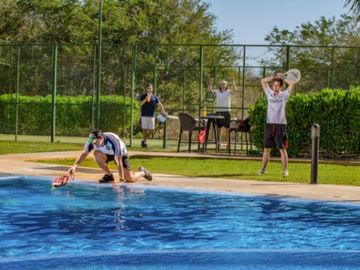 Departamento con cuarto de lavado y amenidades en residencial con campo de golf en Yucatan Country Club.