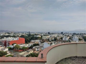 Departamento en Surquillo Barrio Medico Terraza Vista a Parque Interior