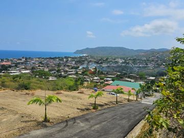 Lotes en Venta Puerto López – Manabí Vista al Mar / Lots for Sale Puerto López – Manabí Ocean View