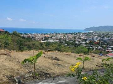 Lotes en Venta Puerto López – Manabí Vista al Mar / Lots for Sale Puerto López – Manabí Ocean View