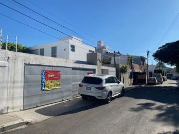 CASA EN LOMAS DE QUERETARO JUNTO AL CAMPESTRE
