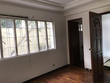Tagaytay Country Homes | Well Maintained Four Bedroom 4BR House and Lot for Sale in Tagaytay, Cavite