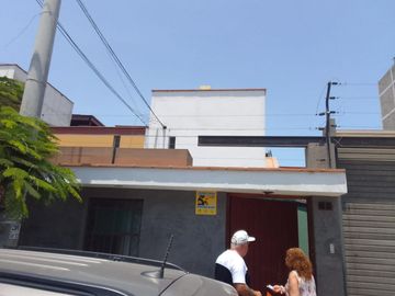 Venta De Casa De 2 Pisos En Surquillo Esperando Por Ti