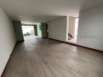 Venta De Casa De 2 Pisos En Surquillo Esperando Por Ti