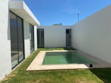 Hermosa casa en venta de un piso con alberca ubicada al norte de Mérida