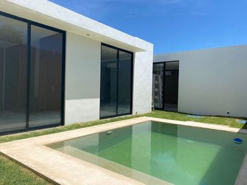 Hermosa casa en venta de un piso con alberca ubicada al norte de Mérida