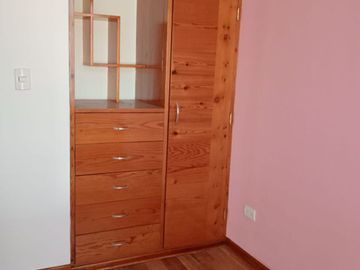 DEPARTAMENTO AMPLIO, ILUMINADO CON COCHERA