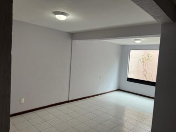 Venta de Casa con Local Comercial en Venta en Camelinas