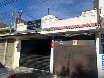 Venta de Casa con Local Comercial en Venta en Camelinas