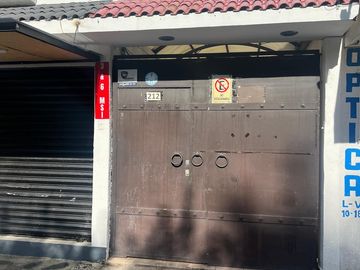 Venta de Casa con Local Comercial en Venta en Camelinas