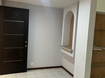Venta de Casa con Local Comercial en Venta en Camelinas