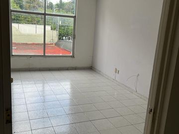 Venta de Casa con Local Comercial en Venta en Camelinas
