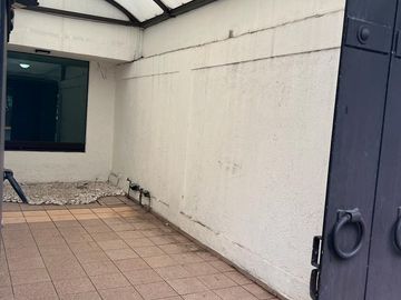 Venta de Casa con Local Comercial en Venta en Camelinas