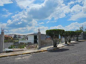 VENTA  TERRENO URBANIZACIÓN LA COLINA, VALLE DE LOS CHILLOS, QUITO