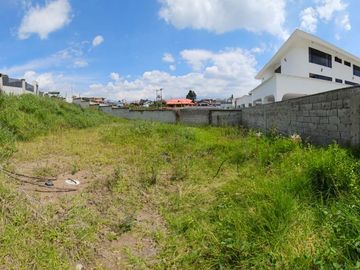 VENTA  TERRENO URBANIZACIÓN LA COLINA, VALLE DE LOS CHILLOS, QUITO