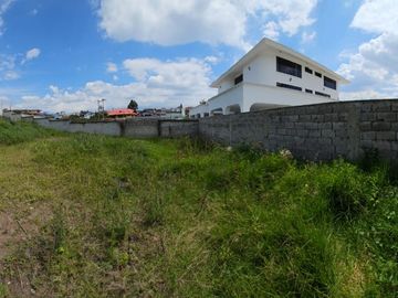 VENTA  TERRENO URBANIZACIÓN LA COLINA, VALLE DE LOS CHILLOS, QUITO