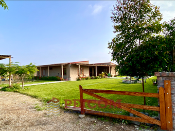 OPORTUNIDAD CASA DE CAMPO CON PISCINA